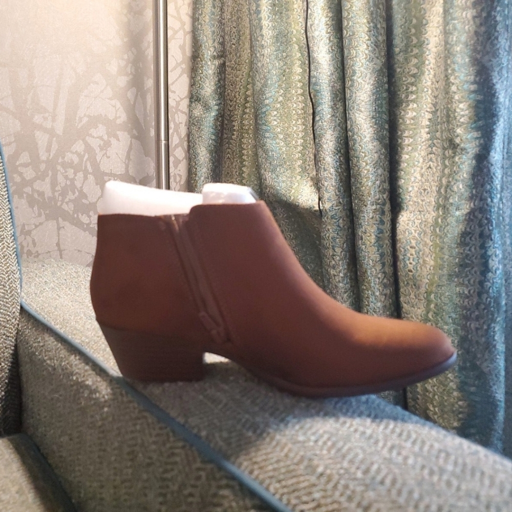 BNIB Soda Booties Sz 6.5